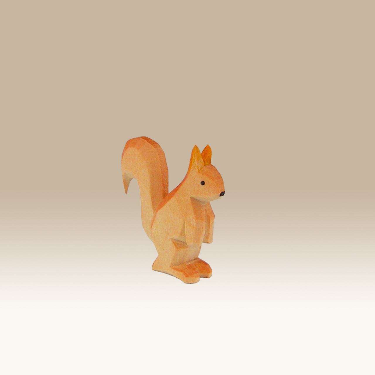 Geschnitztes Eichhörnchen, stehend