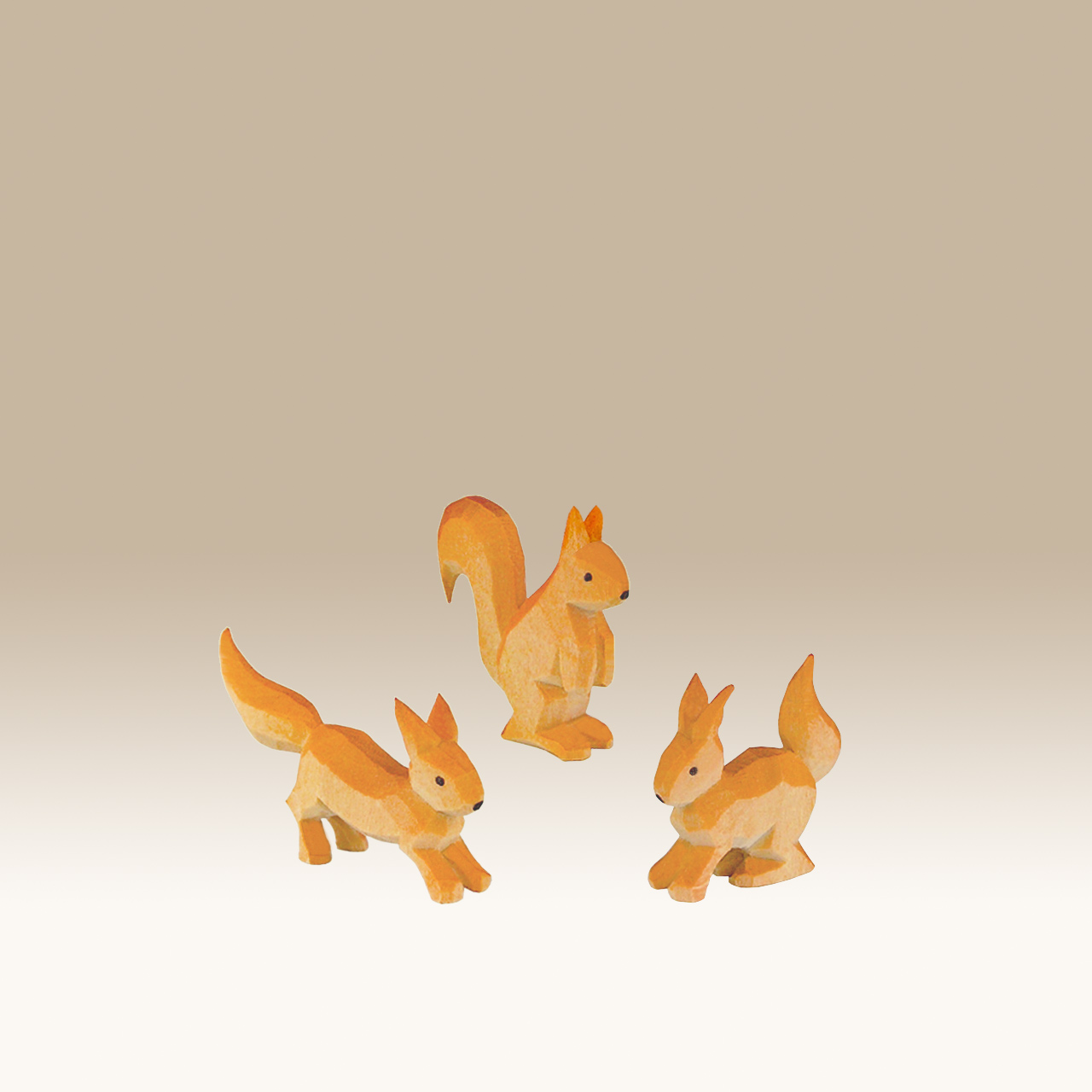 Geschnitzte Eichhörnchengruppe