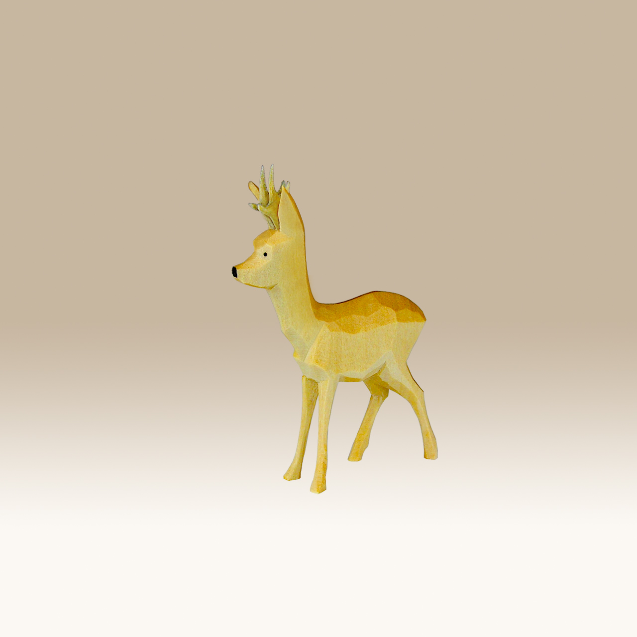 Geschnitzter Rehbock, sichernd