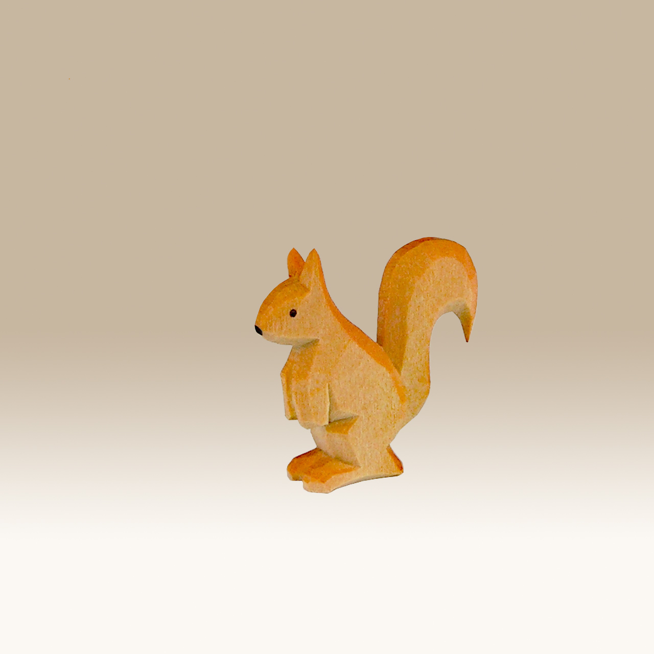 Geschnitztes Eichhörnchen, stehend