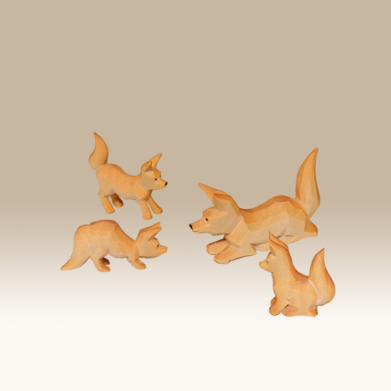 Geschnitzte Fuchsfamilie