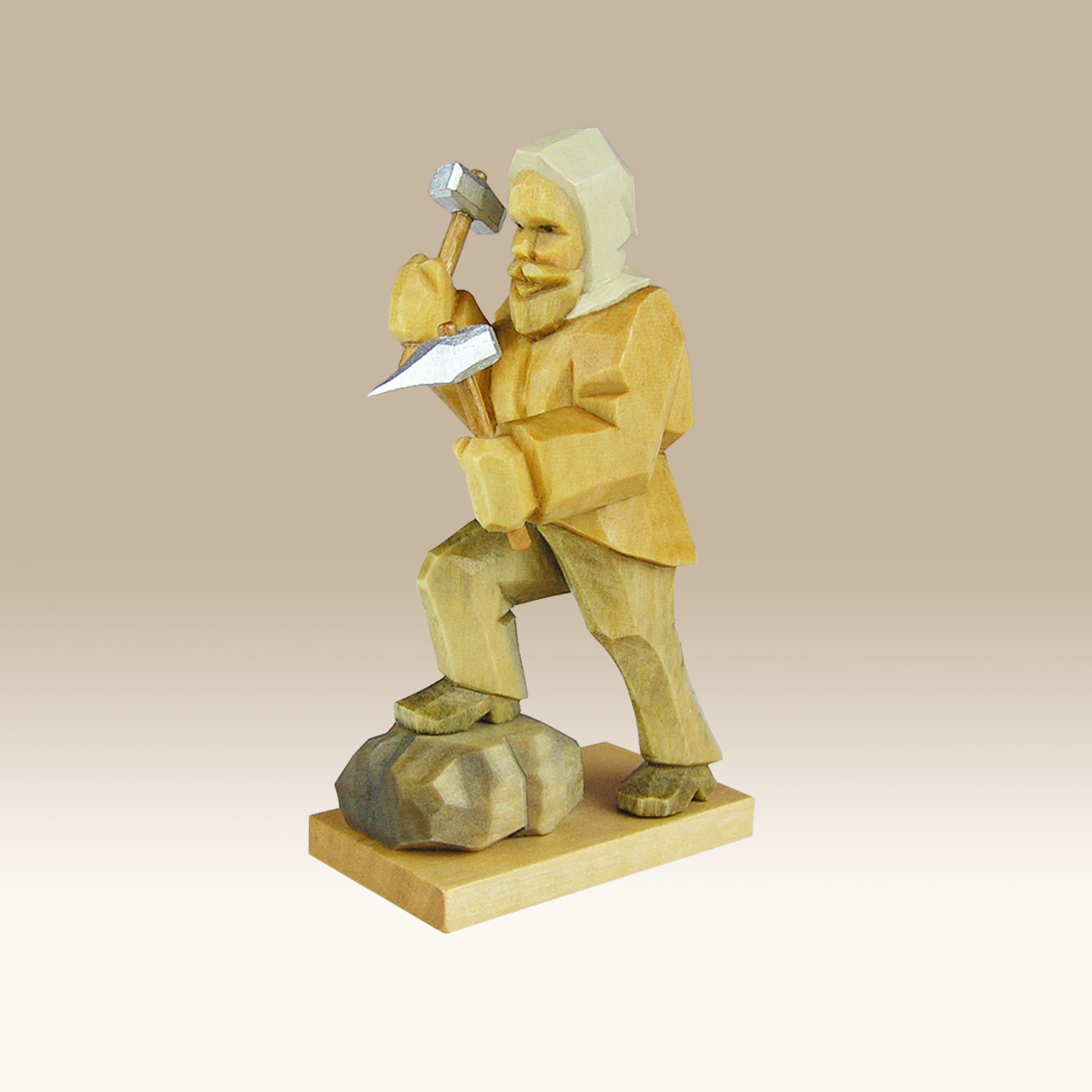 Geschnitzter Bergmann mit Schlägel u. Eisen, stehend