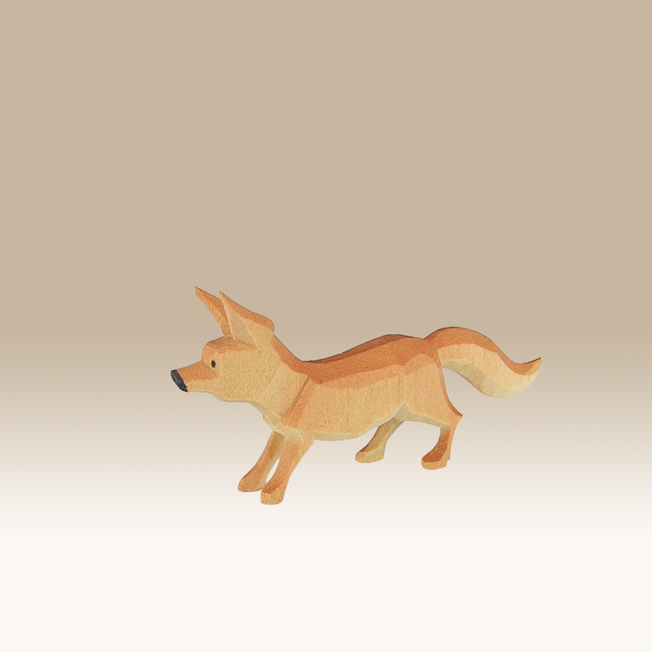 Geschnitzer Fuchs, sichernd