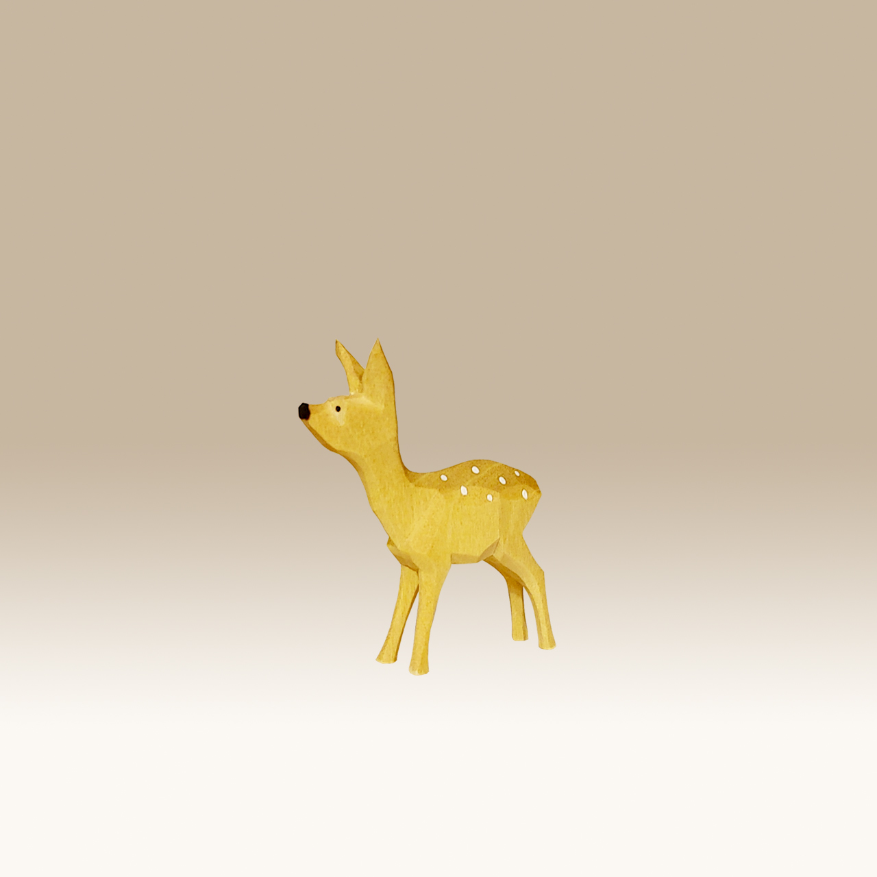 Geschnitztes Kitz, schnuppernd