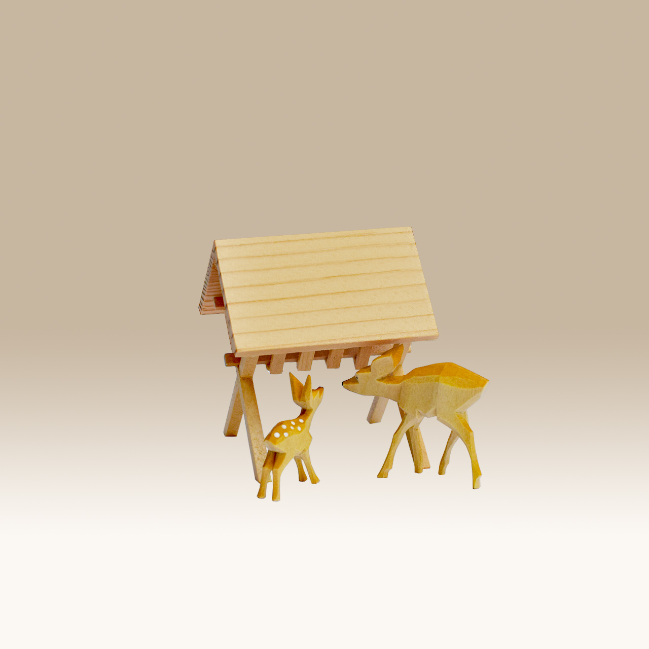 Geschnitzte Ricke mit Kitz und Raufe